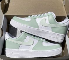 Nike Shoes Air Force, Nike Shoes Girls, Nike Fashion Shoes, Preppy Shoes, Pretty Shoes Sneakers, All Nike Shoes, Nike Air Shoes, Cute Nike Shoes, Cute Sneakers