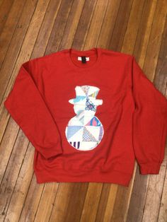 Vintage Quilt Santa crewneck sweatshirt. Because these are handmade, quilt pattern and color will vary. Patchwork Sweatshirt Christmas, Quilted Applique Sweatshirt, Quilted Christmas Sweatshirt, Quilt Square Sweatshirt, Christmas Patchwork Sweatshirt, Applique Sweatshirt Diy, Quilted Sweatshirt Jacket, Homemade Ugly Christmas Sweater