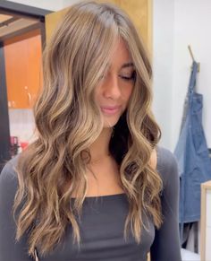 Hair Inspired For Brunettes, Summer Hair Inspo For Brunettes, Hair Inspo Color Hazel Eyes, Brunette Hair Summer Highlights, Light Brown Hair With Highlights And Curtain Bangs, Cute Haircuts With Highlights, Brown Hair W Light Highlights, Dark Brown Hair With Summer Highlights, Root Shadow Highlights