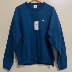 Nike Solo Swoosh Nrg Fleece Crewneck Sweatshirt Valerian Blue Mens L Cv0554-460 Blue Fleece Sweater With Ribbed Cuffs, Blue Relaxed Fit Fleece Sweater, Blue Sportswear Sweats With Ribbed Cuffs, Blue Sportswear Sweats For Fall, Casual Blue Nike Sweats, Blue Fleece Crew Neck Sweatshirt, Blue Sweats With Ribbed Cuffs Sportswear, Blue Crew Neck Sweats For Fall, Blue Sweats With Ribbed Cuffs