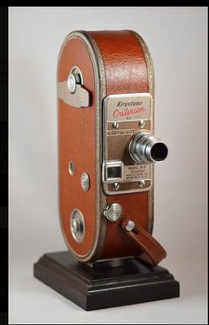 an old fashioned camera is sitting on a stand