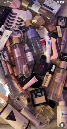 Perfume Victoria Secret, Makeup Collection Goals, Makeup Bag Essentials, Makeup Is Life, Smink Inspiration, Victoria Secret Perfume, Makeup Obsession, Makeup Items