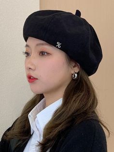 Casual Adjustable Beret, Casual Black Beret For Outdoor, Casual Black Beret For Outdoor Use, Casual Adjustable Solid Color Beret, Casual Beret Flat Cap For Fall, Casual Flat Cap Beret For Fall, Black Casual Beret, Casual Black Beret, Casual Winter Beret