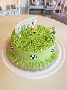 Sport Field Cake - My Little Cupcake Soccer Cake Ideas For Boys, Soccer Field Cake, Football Cake Ideas, Football Pitch Cake, Football Field Cake, Soccer Cakes, Cakes For Teenagers, Football Themed Cakes