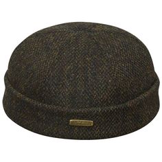 Simple and practical docker cap made of genuine Harris Tweed (100% wool). Harris Tweed cloths are second to none among all wool fabrics. Its cut is above ears, inside the crown there is a cotton lining and sweatband. A cap in a very similar style to the one from the movie ''Léon: the professional''. This model of warm longshoreman hat will protect you from cold and wind, on the rough sea and on the waterfront, during colder seasons. Woolen cloth guarantees excellent wearing comfort - it is warm, breathable and skin friendly. This cap is available in big xxl and xxxl sizes. Precise handmade craftsmanship from Sterkowski family-run manufacture. MST-LEO-HvH Fitted Wool Flat Cap, Black Tweed Cap, Black Wool Cap, Adjustable Tweed Cap, Navy Wool Cap, Fiddler Cap, Safari Hat, Black Herringbone, Vintage Biker