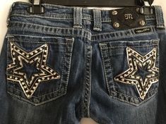 Star Back Pocket Jeans, Star Miss Me Jeans, Jean Pocket Ideas, Cool Jeans Aesthetic, Jeans Pockets Ideas, Jeans With Stars On Back Pocket