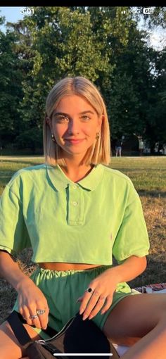 Just Above Shoulder Length Hair Straight, Blonde Aesthetic Short Hair, Short Hair Cuts Bobs, Bob Hairstyle Oval Face, Short Blonde Hair Big Forehead, Soft Bob Haircut Shoulder Length, Cute Short Haircuts Blonde, Short Blonde Hair Glasses, Bob Summer Hairstyles