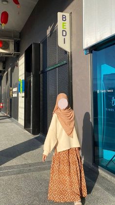 Muslimah Simple Outfit, Modest Ootd, Korean Outfit Ideas, Islamic Modest Fashion, Review Design, Tunic Outfit, Muslimah Outfit, Hijabi Outfit, Muslim Fashion Hijab Outfits