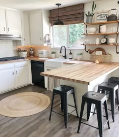 Kitchen Room Design, Kitchen Redo, Tiny Kitchen, White Cabinets, Kitchen Layout, Diy Kitchen