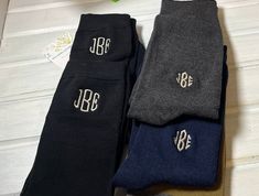 NKDs offering: MEN'S CASUAL/DRESS COTTON /FLAT & RIBBED CREW Monogrammed SOCKS  Are these the must-haves? Here I have "a pair" of very classy men's monogrammed COTTON CREW socks.   They have a very wonderful embroidered monogram in the color and font of your choice.  →For teen boys and men →Monogram can be on ONE (R) or BOTH socks.  ------------------------------- This monogram is at the top.  If you would like it placed lower by the ankle, there will be a charge of $1.50 ADDED PER SOCK $3 per p Groomsmen Socks Picture, Wedding Socks Nfl, Mens Embroidery Socks, Groomsman Sock, Socks Monogram, Mens Monogram, Embroidered Socks, Embroidered Initials, Mens Dress Socks