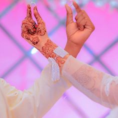 Best Dp For Whatsapp, Whatsapp Dp Images Hd, Zara Khan, Simple Mehendi Designs, Best Dp, Best Couple Pictures, Ring Photography, Best Bride, Engagement Photography Poses