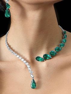 Original Stylish Statement Crystal Necklace SILVER-One_size Inexpensive Jewelry, Fancy Jewelry Necklace, Diamond Necklace Designs, Diamond Jewelry Designs, Expensive Jewelry, Jewelry Lookbook, Fancy Jewelry, A Necklace, Emerald Jewelry