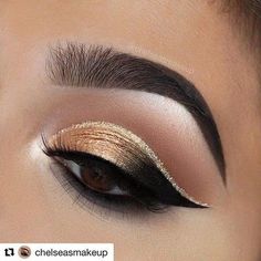 Gold And Black Makeup Looks, Black And Gold Eye Makeup, Carnaval Make-up, Band Ideas, Gold Eye Makeup, Prom 2023, Dance Makeup, Dramatic Eye Makeup