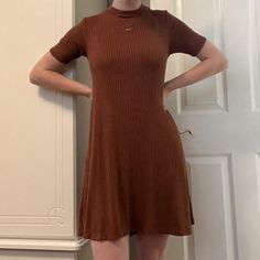 brown/dark orange mockneck ribbed dress
cut out in back 
button detail on back side of mock neck
quarter length short sleeves







#americaneagle #fall #mockneck #minidress #autumn Ribbed Dress, Dark Orange, Ribbed Dresses, Dress Cuts, Button Detail, Mock Neck, American Eagle, Cut Out, Women's Dress