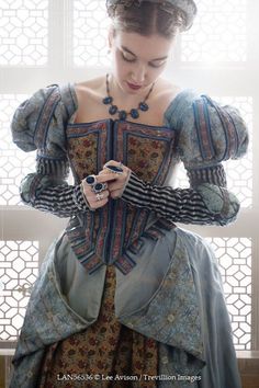 What era exactly? French cut but with Elizabethan sleeves... Trevillion Images, Late Period, Royal Women, Medieval Woman, Historical Women, Medieval Costume, Tudor Style, Period Outfit