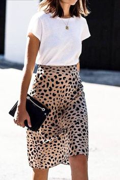 Printed Skirt Outfit, Pajamas Fashion, Midi Skirt Outfit, Women Pajamas, Leopard Print Skirt, Leopard Skirt, Satin Midi Skirt, Outfit Jeans