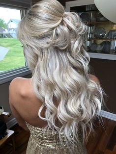 Gorgeous Half Up Half Down Hairstyles, Formal Hairstyles For Long Hair Blonde, Debs Hairstyles Half Up, Half Up Half Down Wedding Hair Big Curls, Grad Half Up Half Down Hair, Prom Hair Blonde Half Up, Blonde Curled Hair Prom, Big Wedding Hair Half Up