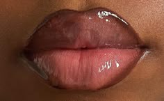 Lip combo, brown lip, brown lip liner, lip liner, lip gloss, makeup Glossy Lips Makeup, Maquillage Yeux Cut Crease, Makeup For Black Skin, Brown Skin Makeup, Lip Makeup Tutorial, Smink Inspiration, Dope Makeup, Cute Makeup Looks, Dark Skin Makeup