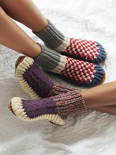 Alpaca Slippers, Sunday Ideas, Diamond Girl, Knitted Socks, Knitted Slippers, 가을 패션, Knitting Projects