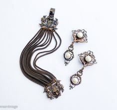 ~ 1920s-1930s beautiful vintage bracelet & earring set ~ Bronze metal multiple chains ~ Art Nouveau style ~ Intricate designed clasp ~ Wonderful dangle pearl clip earrings ~ Excellent Bracelet- 7" x 1" (18 x 2.5 cm) Earrings- 2.75" x 1.25" (7 x 3 cm) Additional Vintage Jewelry in our sister shop Glenna's Jewels:  http://glennasjewels.etsy.com More Incredible Vintage: http://glennasvintageshop.etsy.com Instagram @glennas_clothing Facebook  https://www.facebook.com/glennasclothing Bronze Bracelets, Brass Jewelry, Vintage Bracelets, Metal Chain, Earring Gifts, Bracelet Set, Chain Bracelet, Clip On Earrings, Earring Set