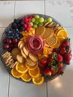 Charcuterie board surrounded with grapes, circular orange slices, blueberries, blackberries, strawberries, raspberries, mild cheddar cheese cubes, a different variety of crackers  and a salami rose. All on a circular platter. Salami Cheese Fruit Platter, Cute Easy Charcuterie Board, Cheese Board With Fruit, Fruit Cheese Cracker Platter, Fruit And Cracker Charcuterie Board, Cracker Cheese Board, Chacudory Board, Charcoochie Board Ideas