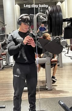 Gym Outfit Men, Mens Casual Outfits Summer, Jordan Outfits, Gym Fits, Hot Fitness, Gym Rat, Mens Casual Outfits, Muscle Men, Gym Outfit