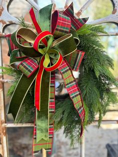 Mailbox Christmas Decor, Window Wreaths, Dried Wreaths, Christmas Banquet, Wreath With Bow, Cedar Wreath, Christmas Florals, Winter Door Decorations, Booth Inspiration