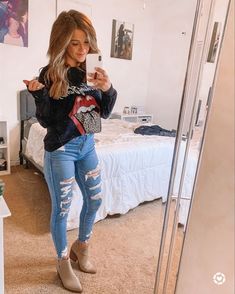 Cute Monday Outfits, Cute Saturday Outfits Winter, Cute Fall Mom Outfits, Cute Young Mom Outfits, Outfits With Booties Fall, Cute Jean Outfits Winter, Fashion Outfits With Jeans, Casual Concert Outfits Winter, Casual Bar Outfits Winter