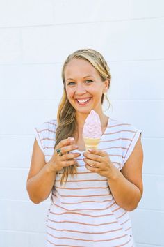 a woman holding an ice cream cone with the words 4 days in southern maine