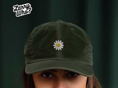 Comfortable corduroy cap made of 100% cotton with an embroidered flower. Welcome to LarryWhoApparel! In our studio in Berlin, we design caps with great attention to detail that are more than just a fashion accessory - they are an expression of your personality. Every cap you order is made especially for you. Free shipping throughout Europe. DISCOVER OUR CORD CAPS IN STYLISH COLORS: ▸ DARK OLIVE: A natural shade of green, perfect for nature lovers. ▸ CAMEL: A warm earth tone that exudes style and Embroidery Nature, Comfy Fall Sweaters, Spooky Wreath, Corduroy Cap, Vintage Baby Clothes, Bridesmaid Gift Boxes, Travel Jewelry Box, Embroidered Caps, Motif Design