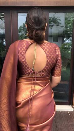 Golden Blouse Designs, Model Saree