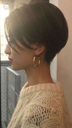 12 inspirations cheveux pour adopter la coupe courte - Véronique Cloutier Pixie Bob Hairstyles, Healthy Routine, Short Pixie Haircuts, Pixie Hairstyles, Hair Today, Great Hair