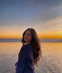 Sunset, photography, beach, photoshoot, poses, instagram Photos Idea For Beach, Pic Pose Beach, Pic Ideas On Beach, Sunset Photography Poses, Beach Pictures Sunset Photo Ideas, Insta Sunset Pics, Photo Pose On Beach, Sunset Photos Poses, Photo Pose At Beach