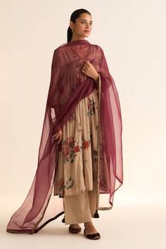 Wine organza dupatta with nakshi embroidered border. - Aza Fashions Organza Kurta Set, Organza Kurta, Red Kurta, Silk Pant, Embroidered Hem, A Line Kurta, Embroidered Dupatta, Straight Kurta, Buy Wine