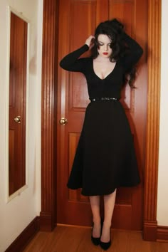 Abbey Karson, Afro Chic Fashion, Corporate Goth, Red Dress Outfit, Outfits Black, Family Photo Outfits, Looks Black, Red Lipstick, Look Vintage