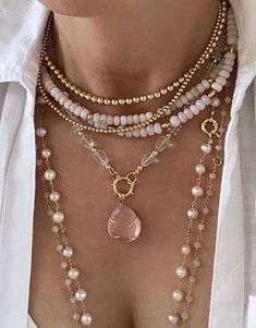 Pink Necklace Jewelry, Looks Hippie, Pink Bead Necklace, Crystal Beaded Necklace, Neck Pieces Jewelry, Healing Gemstone Bracelets, Party Dresses Online, Trending Necklaces, Homemade Jewelry