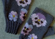 pansy – twistedclassicsblog – knitwear and nature Pretty Socks, Intarsia Knitting, Fingerless Mitts, Wrist Warmers, Hand Knitted Sweaters, Knitwear Design, Knitting Inspiration, Mitten Gloves, Knit Patterns