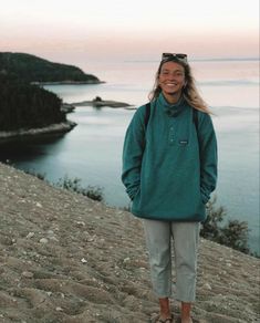 Crunchy Girl Outfits, Patagonia Hiking Outfit, Patagonia Outfit Aesthetic, Patagonia Synchilla Outfit, Fall Granola Outfits, Camping Outfits Aesthetic, Granola Aesthetic Outfit, Granola Outfits Winter, Patagonia Aesthetic