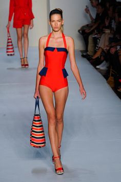 Walking Art, Swimwear Trends, Fashion Articles, Ny Fashion, Costume Intero, Fashion Poses, Swim Suit, Marc By Marc Jacobs, Fashion Week Spring