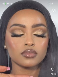 Full Glam Makeup Looks Glitter, Gold Goddess Makeup, Pharmd Graduation, Makeup Bratz, Bombshell Makeup, Goddess Makeup, Bronze Eye Makeup, Birthday Makeup Looks, Gold Makeup Looks