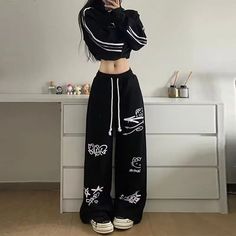 Model wearing the black Y2K Graffiti Flow Pants Graffiti Pants, Streetwear Graffiti, Trousers Wide Leg, Mode Shoes, Work Pants Women, Baggy Sweatpants, Y2k Pants, Retro Streetwear, Hip Hop Outfits