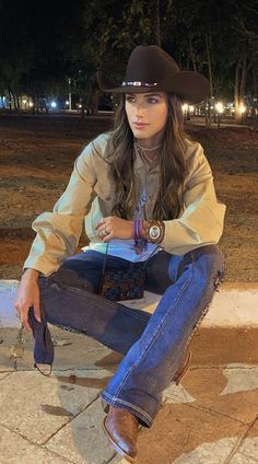 Vaquero Outfit, Look All Jeans, Tin Haul, Cowboy Chic, Cowboy Costume, Beautiful Photoshoot Ideas