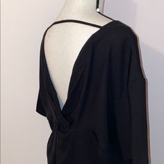 New! Gorgeous Open Back Detail With Knot In Fabric So So Cute! It’s A Size Small But Will Fit Medium Or A Smaller Larger Empire Clothing, Low Back Top, Empire Outfit, Open Back Shirt, Sewing Inspiration, Black Top, Open Back, So Cute, Knot