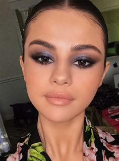 Purple Smokey Eye Makeup, Christmas Party Makeup, Selena Gomez Makeup, Purple Smokey Eye, Makeup 2018, Celebrity Makeup Looks, Beauty Make-up