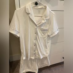 Buttery Soft Bamboo Fabric. Most Comfy Pjs You Can Get! Great For Hot Nights And Getting Ready! Bought As A Getting Ready Outfit For My Wedding But Our Plans Changed A Bit, So This Is No Longer Needed. White Pjs, Robe Pajamas, Comfy Pjs, Short Pj Set, Bamboo Fabric, Pj Sets, Christmas Wishlist, My Wedding, Getting Ready