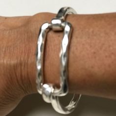 Stunning Silver Tone Bangle Bracelet With Clasp Closure Handmade Copper Bracelet, Hammered Bracelet, Silver Link Bracelet, Hook Bracelet, Diy Jewelry Inspiration, Copper Bracelet, Bracelet Clasps, Love Bracelets, Silver Bangles