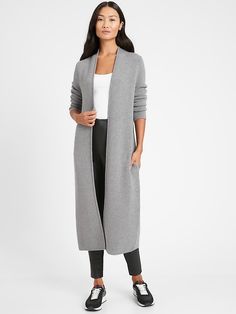 Saw this on Banana Republic: Chocolate Clothes, Classic Leather Jacket, Sweater Outfits Fall, Duster Cardigan Sweater, Monochrome Outfit, Effortless Outfit, Fashion Jackson, Glad Rags, Sweater Duster