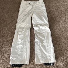 Super Warm Columbia Snowboarding Ski Pants Size Xs 30” Inseam 29” Waist Cream / Off White Color Excellent Condition! White Ski Jacket, Ski Pants, Snow Jacket, Off White Color, Snowboarding, Columbia, Skiing, Off White, Jackets For Women