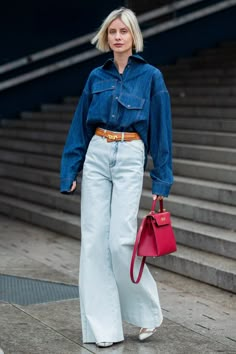 Denim On Denim Outfits, Denim Outfit Ideas, Denim Street Style, Jeans Trend, Moda Hippie, Moda Denim, Jeans Street Style, All Jeans, Denim Outfits