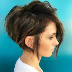 Edgy Bob Hairstyles, Short Asymmetrical Haircut, Dunner Wordend Haar, Asymmetrical Haircut, Long Pixie Hairstyles, Pixie Cut With Bangs, Pixie Bob Haircut, Long Pixie Cuts